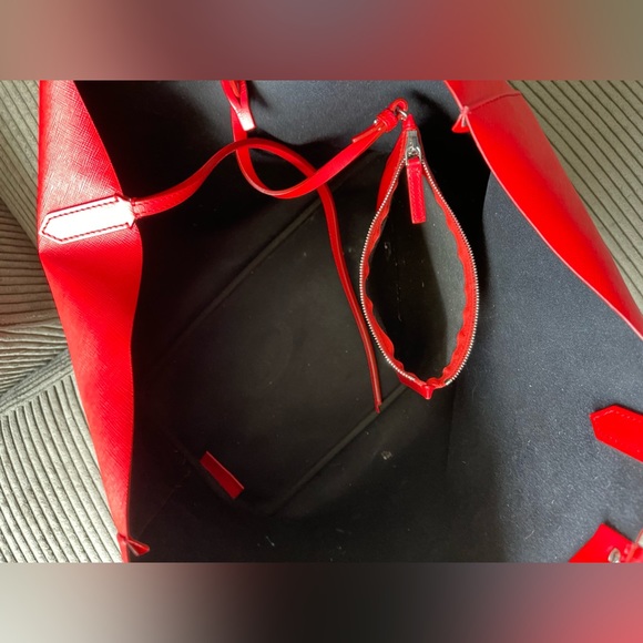 Givenchy Red Bambi Print Coated Canvas and Leather Antigona Shopper Tote - Picture 4 of 9